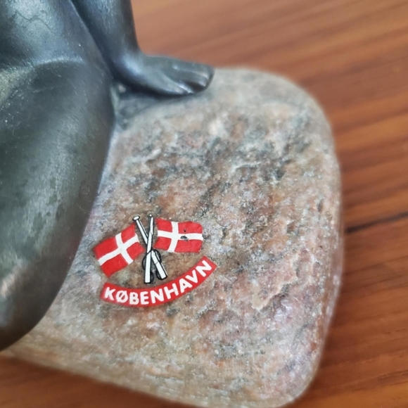 Kobenhavn historic little Mermaid Bronze Statue on stone - Picture 4 of 4